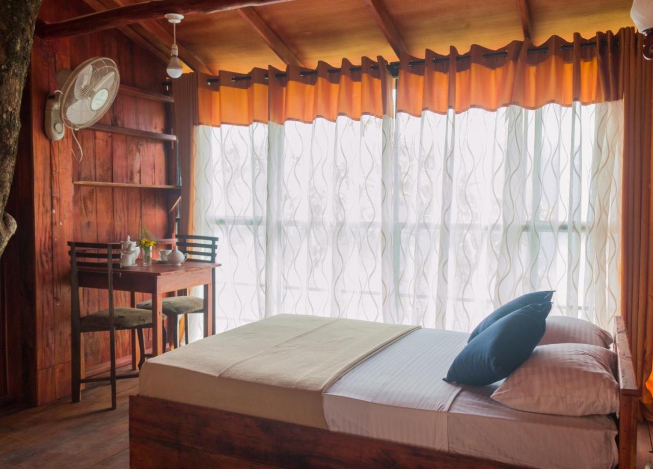 Tree Houses By Jungle River Ginigathena Buitenkant foto